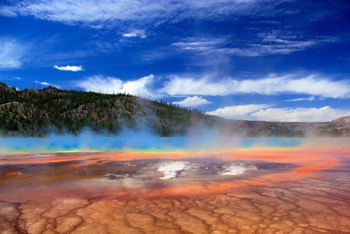 Vapors over a grand prismatic spring